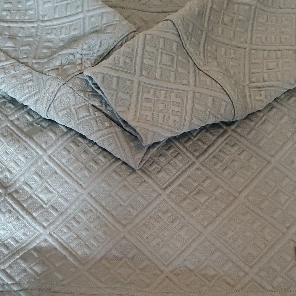 Green Quilted Pullover - Picture 4 of 5